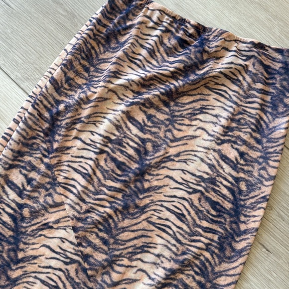 Jagger & Stone US 6 Sheer Cheetah Form Fitted Pencil Skirt - Picture 2 of 4